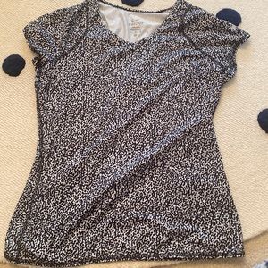 Black and white dotted Nike dri-fit short sleeve shirt in size M.